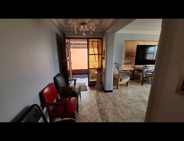 3 BEDROOM FREEHOLD FOR SALE IN PINATI